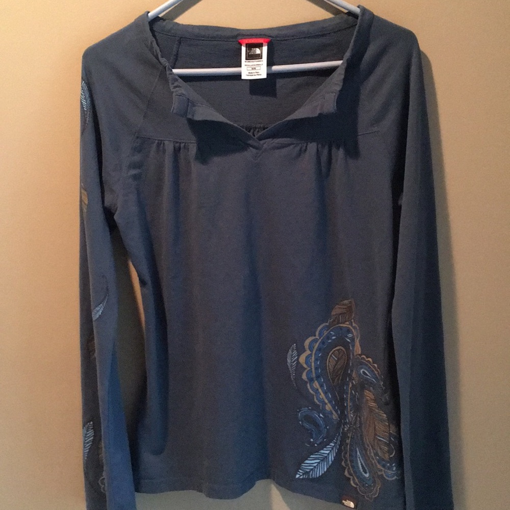 The Northface woman’s shirt